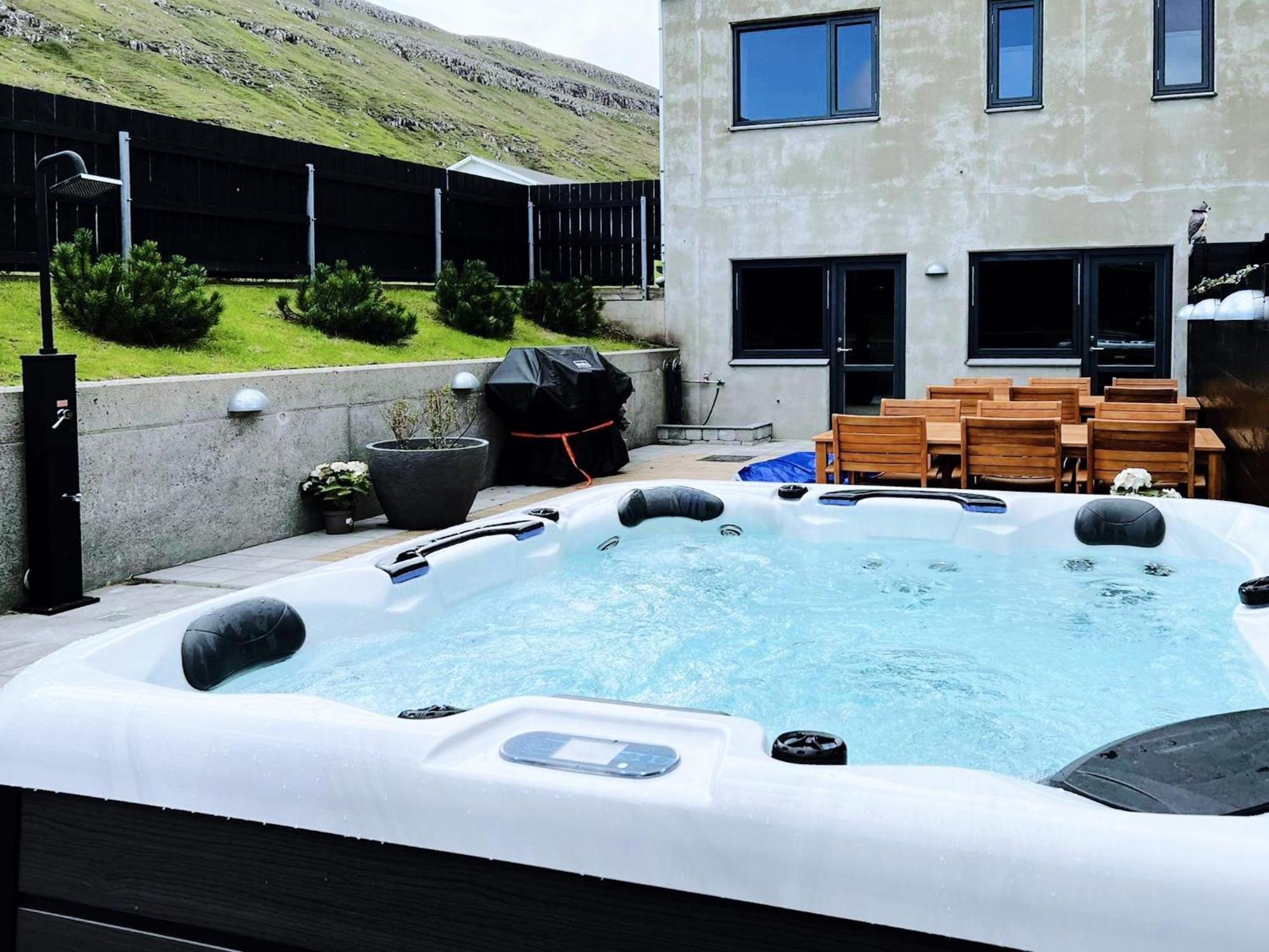 Stunning Ocean View Penthouse Apartment Oravik Esterno foto