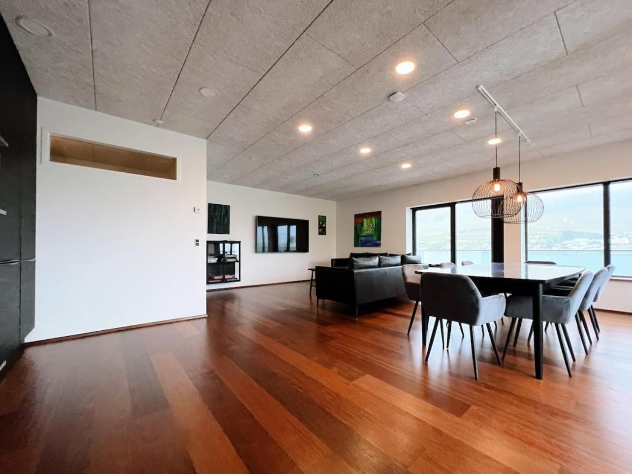 Stunning Ocean View Penthouse Apartment Oravik Esterno foto