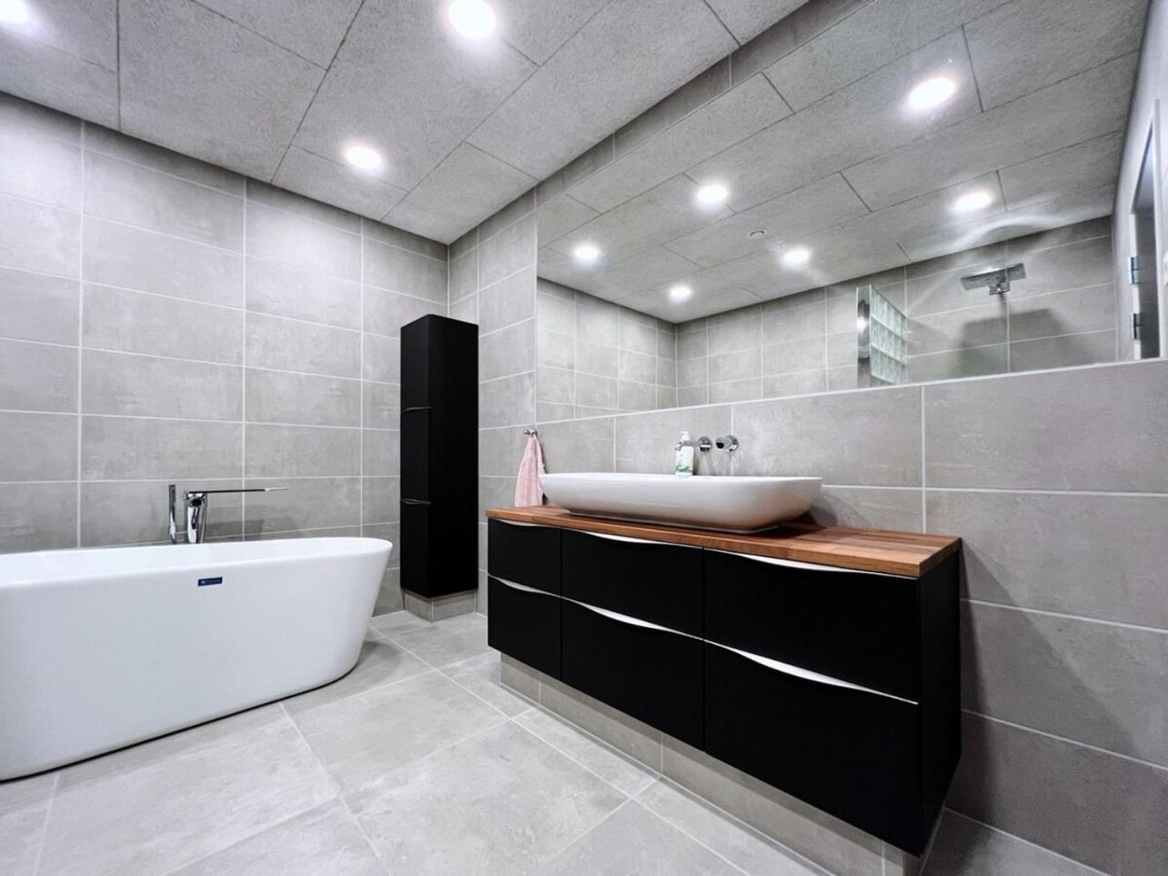 Stunning Ocean View Penthouse Apartment Oravik Esterno foto