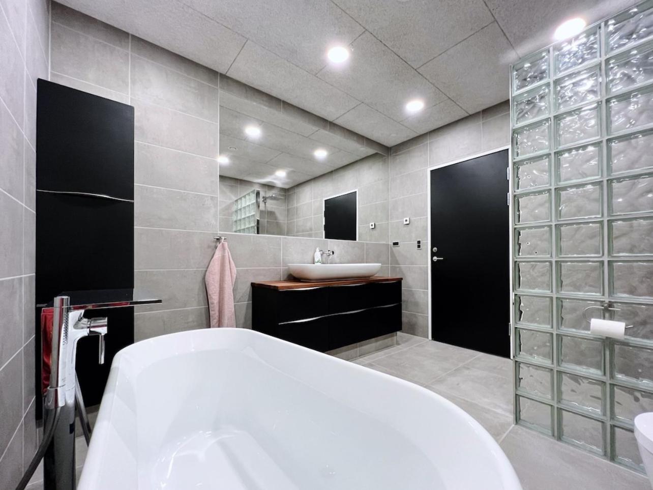 Stunning Ocean View Penthouse Apartment Oravik Esterno foto